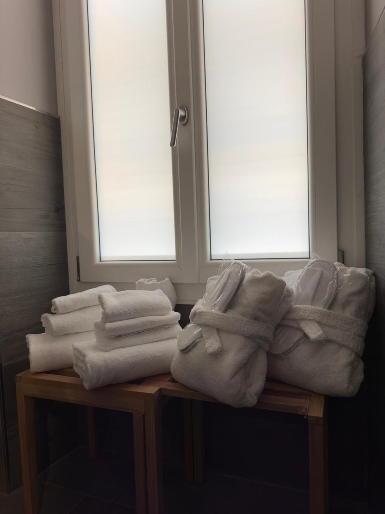 Prima Fila Due Pemium Guest House Sanremo Luaran gambar