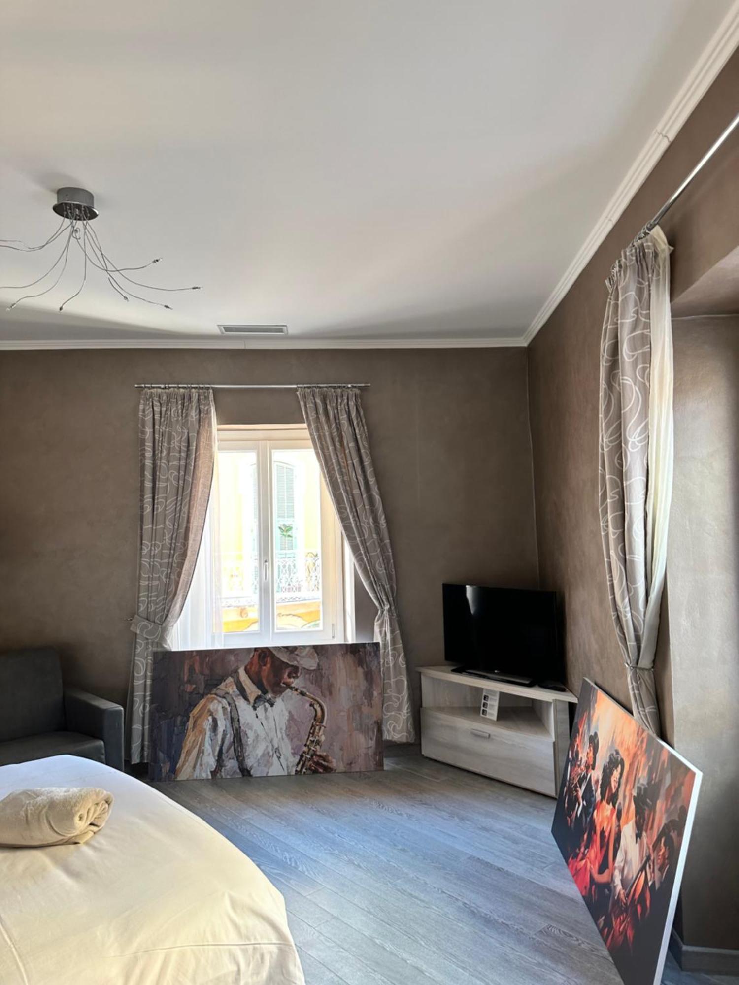 Prima Fila Due Pemium Guest House Sanremo Luaran gambar