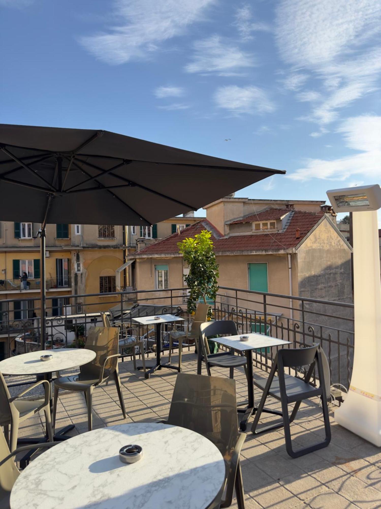 Prima Fila Due Pemium Guest House Sanremo Luaran gambar