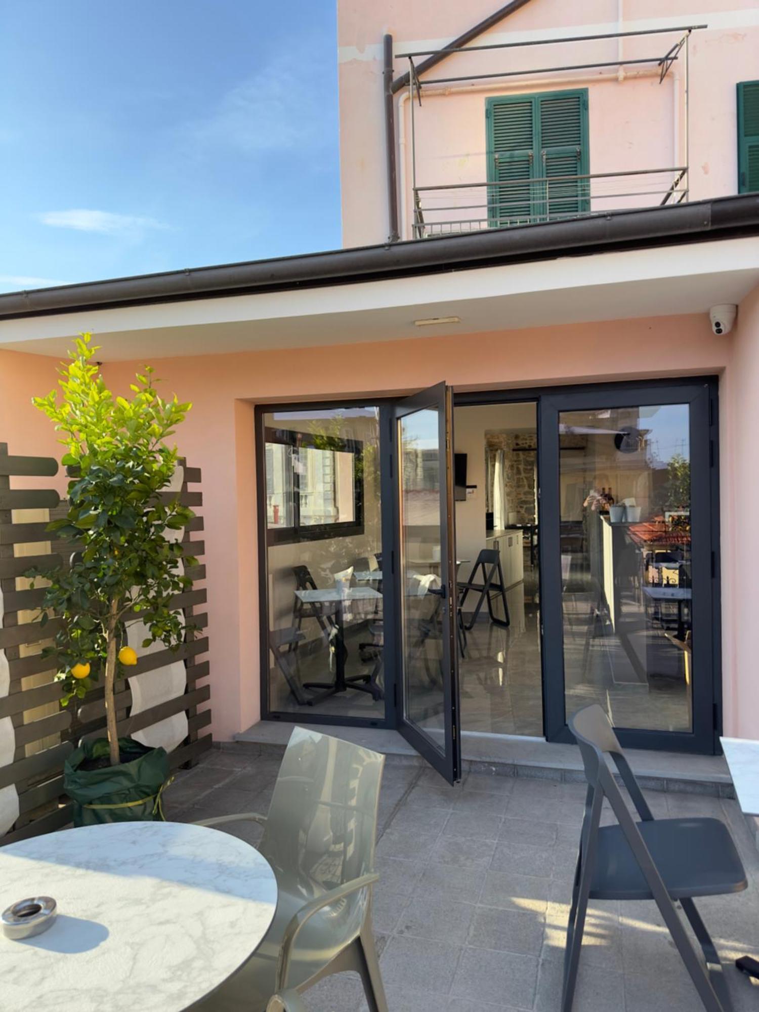 Prima Fila Due Pemium Guest House Sanremo Luaran gambar